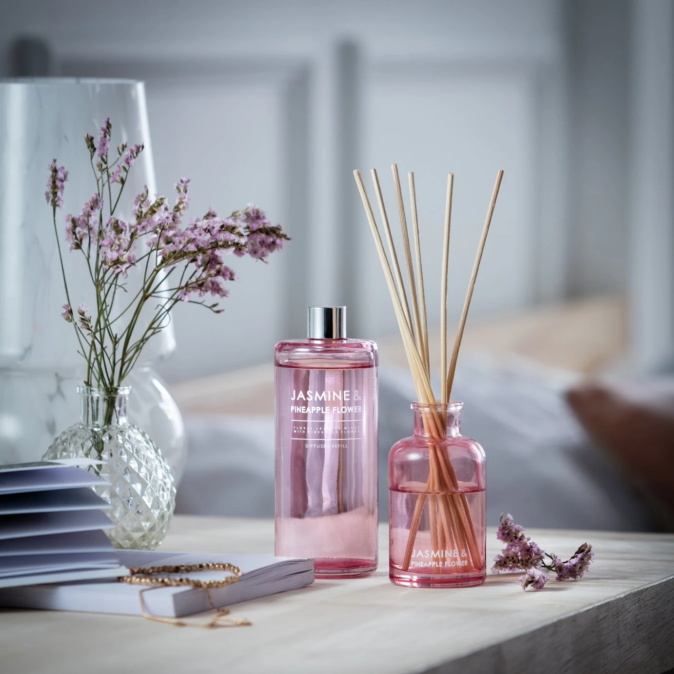 Habitat Diffuser & Refill Set - Jasmine & Pineapple Flower 4 Habitat Diffuser & Refill Set - Jasmine & Pineapple Flower - Image 2