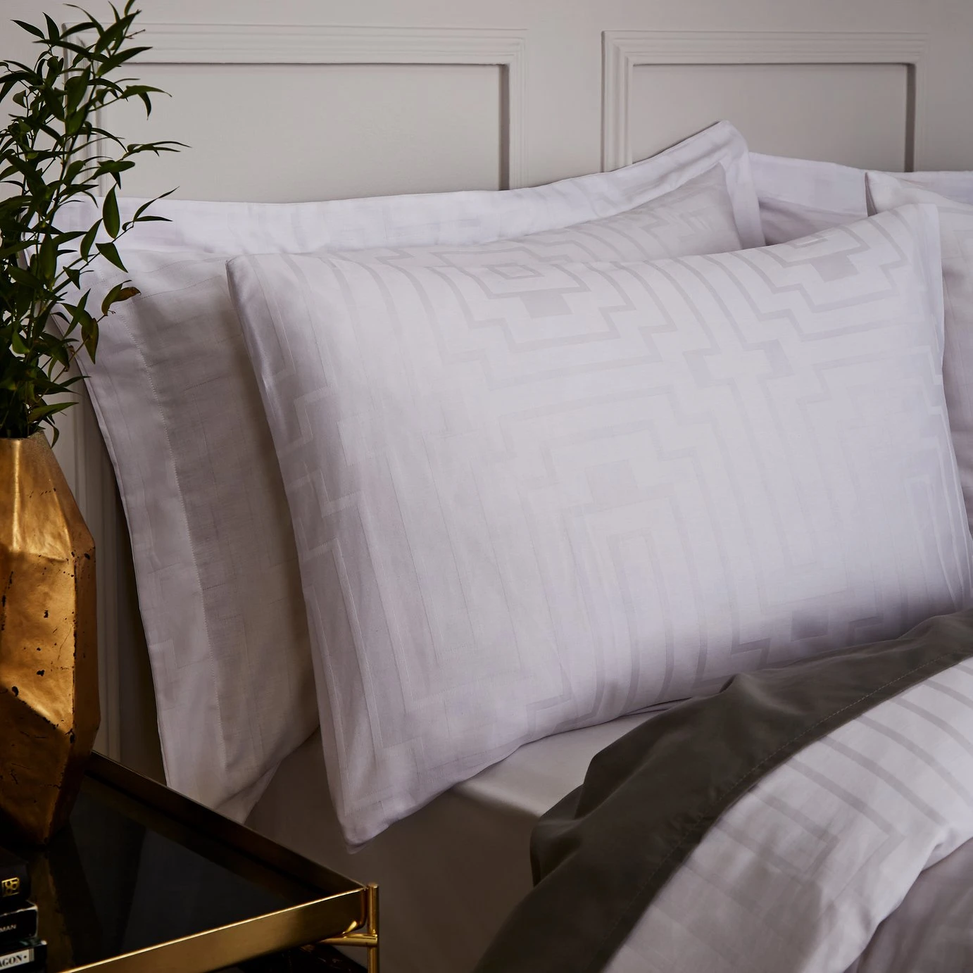 Bianca Cotton 180 TC Geometric White Bedding Set - Double 5 Bianca Cotton 180 TC Geometric White Bedding Set - Double - Image 3
