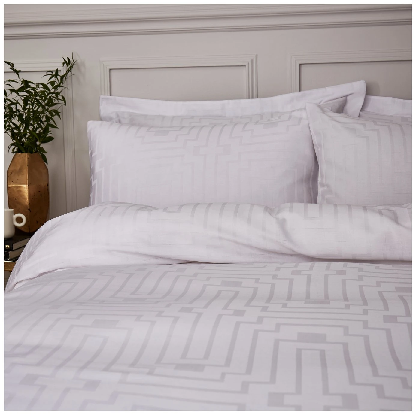Bianca Cotton 180 TC Geometric White Bedding Set - Double 7 Bianca Cotton 180 TC Geometric White Bedding Set - Double - Image 5