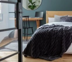 Home Furnishings Store -Home Furnishings Store 3361320 R Z001C