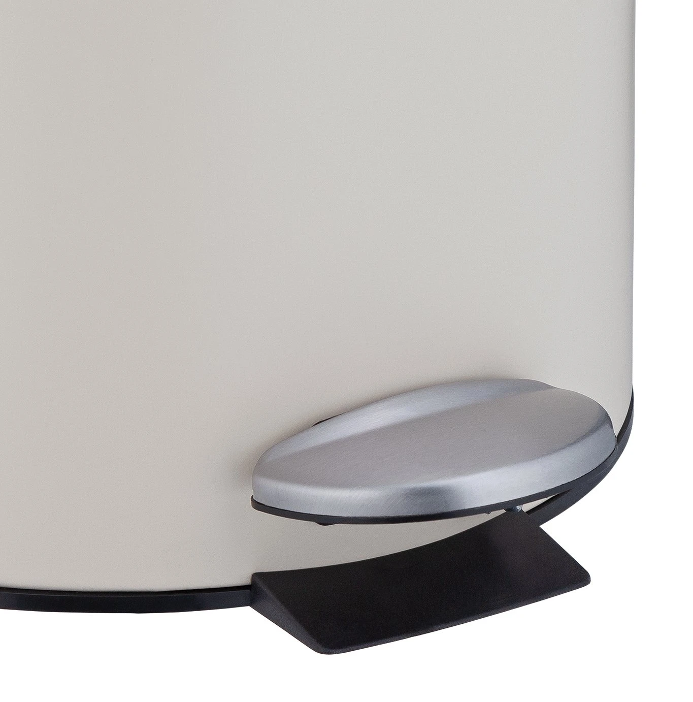 Habitat 30 Litre Round Kitchen Pedal Bin - Matt Cream 5 Habitat 30 Litre Round Kitchen Pedal Bin - Matt Cream - Image 3