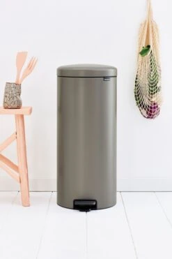 Brabantia New Icon 30 Litre Bin - Platinum -Home Furnishings Store 8491491 R Z005A