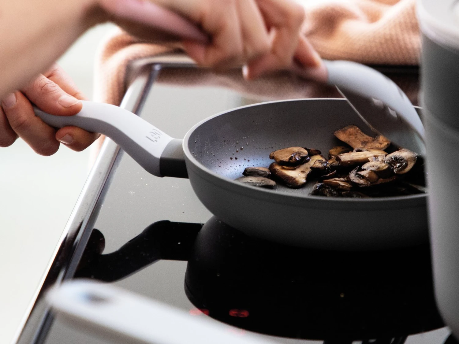 BergHOFF Leo 20cm Non Stick Frying Pan 4 BergHOFF Leo 20cm Non Stick Frying Pan - Image 2