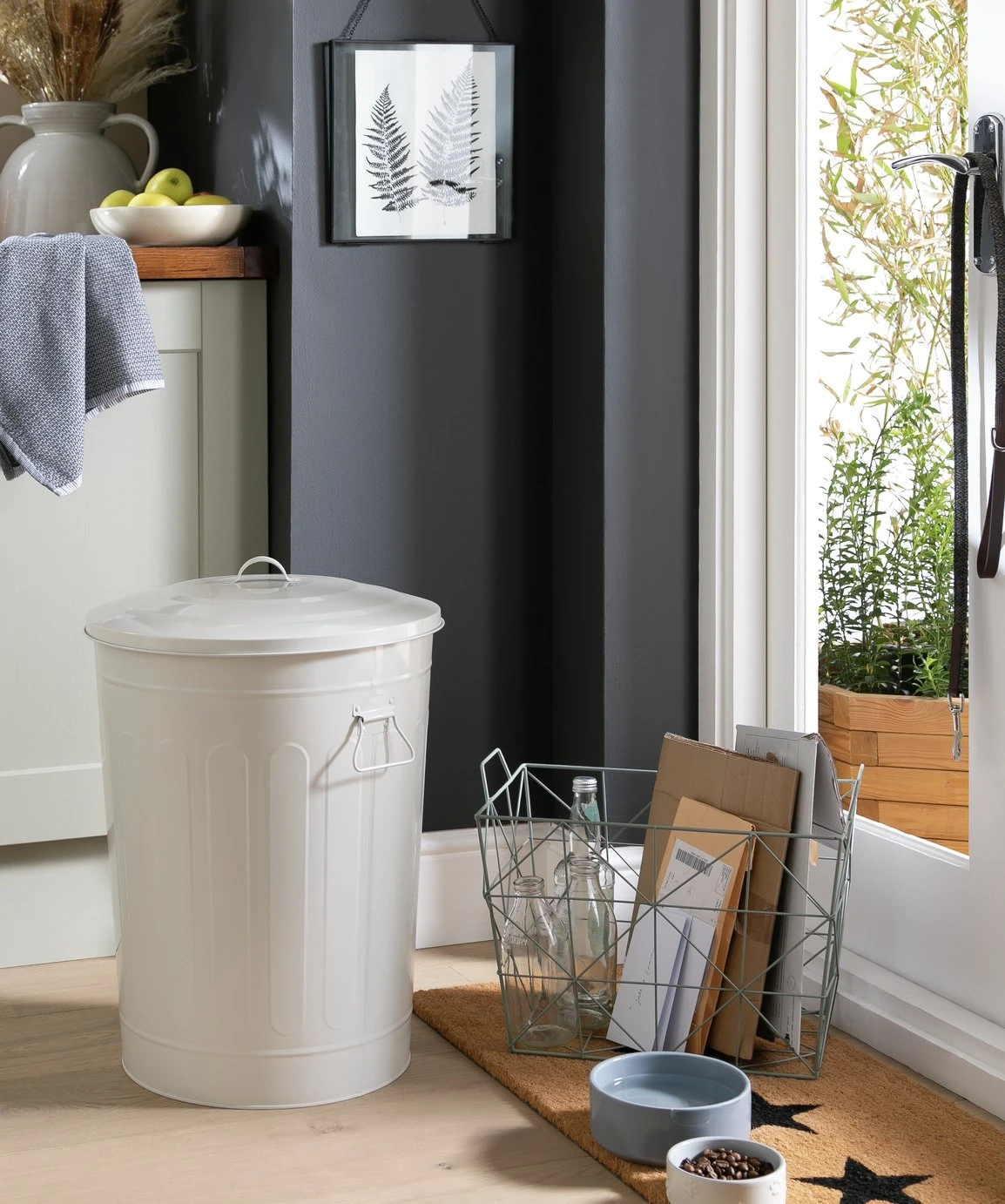 Habitat 49 Litre Trash Can Waste Bin - Grey 4 Habitat 49 Litre Trash Can Waste Bin - Grey - Image 2