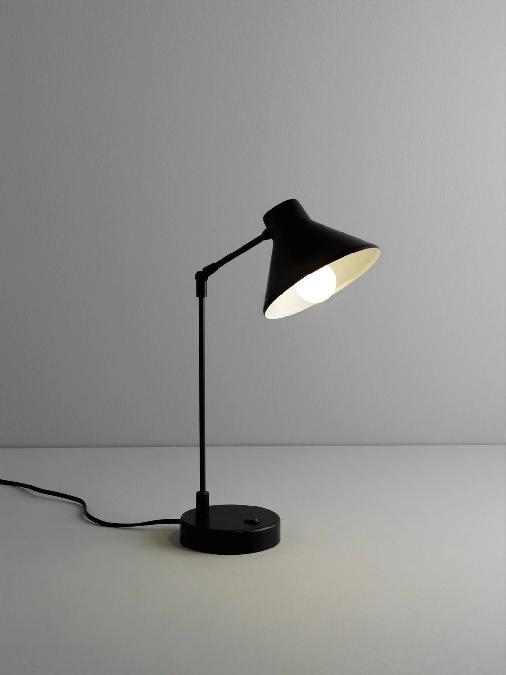 Habitat Bobby Metal Desk Lamp - Black 5 Habitat Bobby Metal Desk Lamp - Black - Image 3
