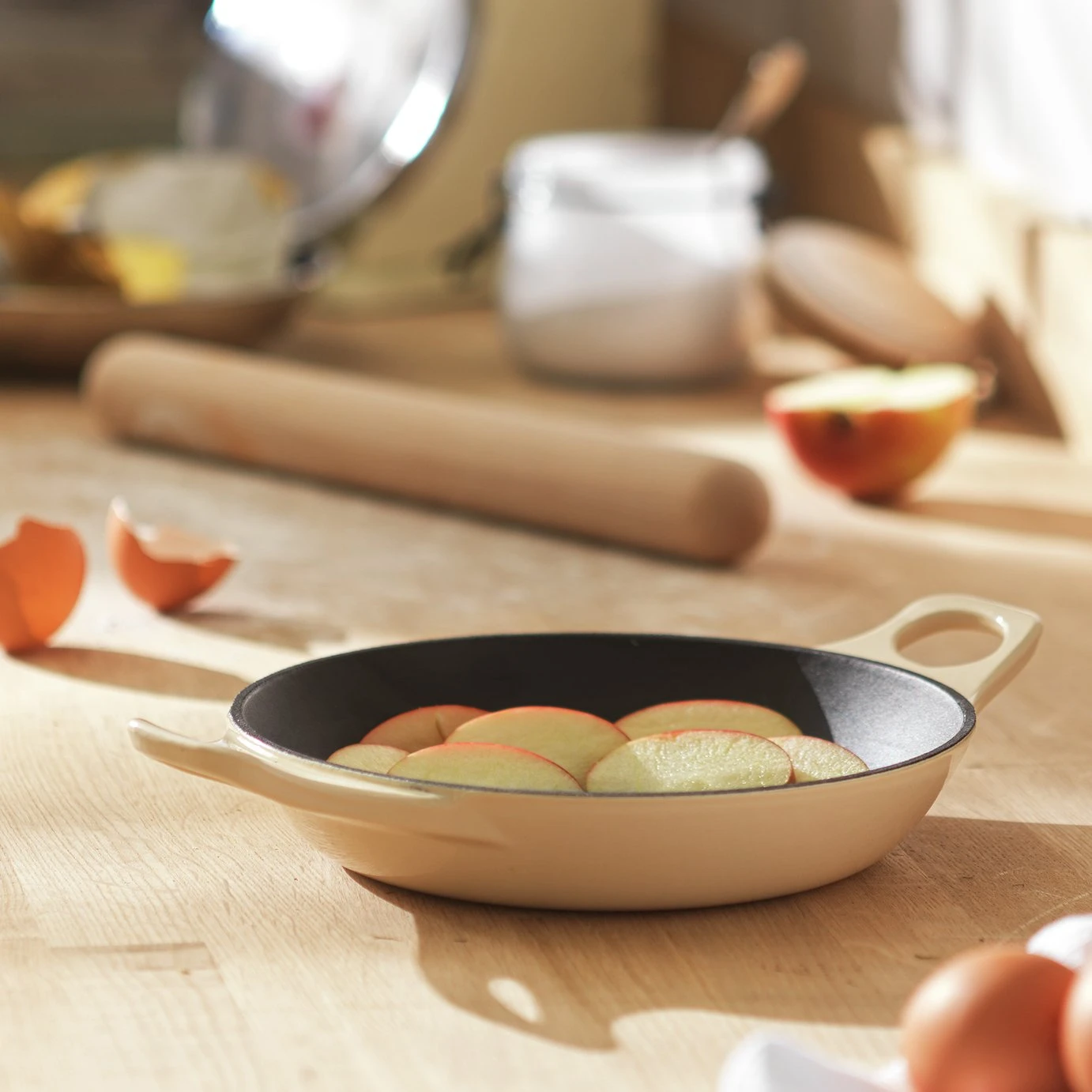 Habitat 20cm Small Round Cast Iron Oven Dish 4 Habitat 20cm Small Round Cast Iron Oven Dish - Image 2