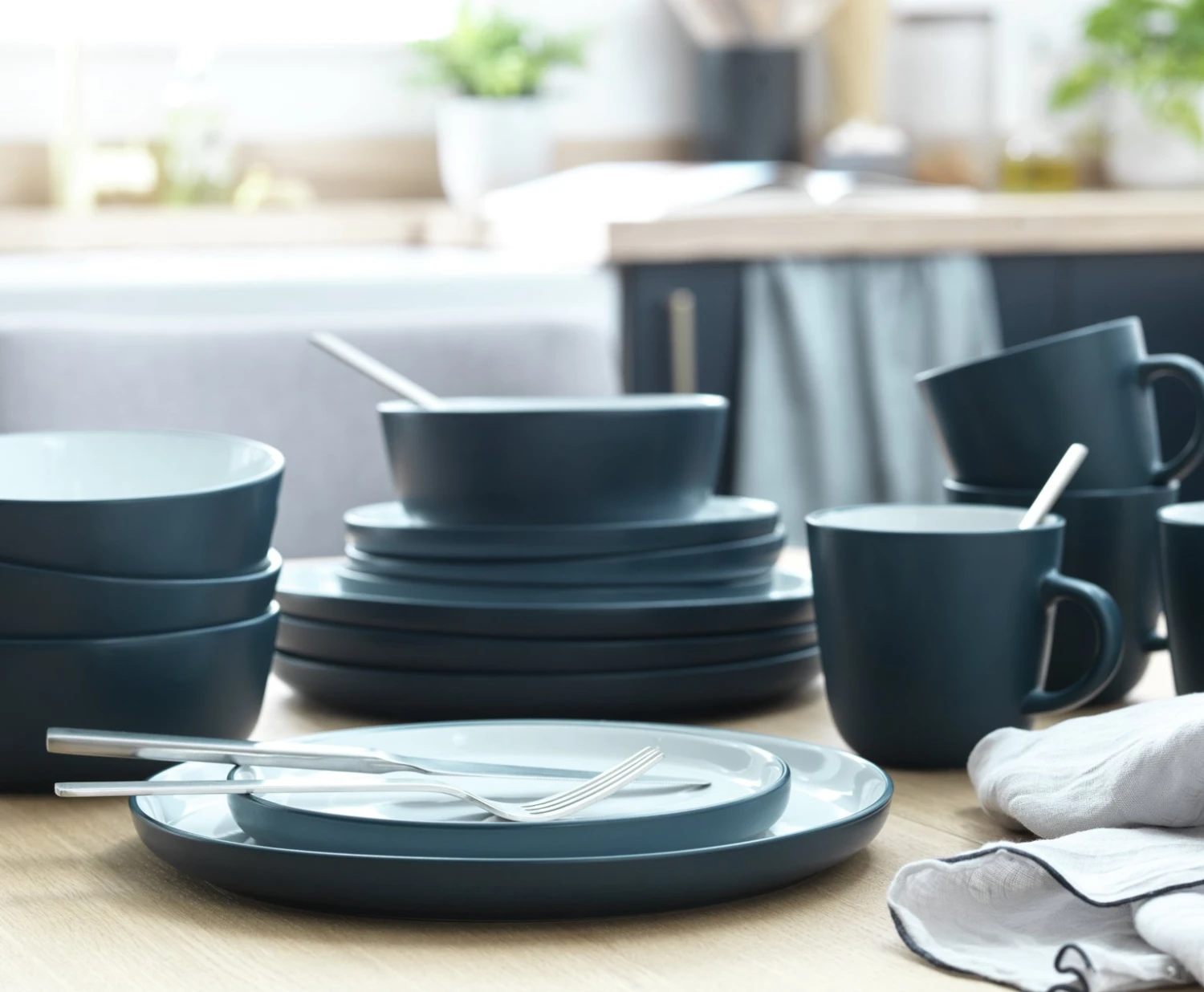 Habitat Two Tone 16 Piece Stoneware Dinner Set 4 Habitat Two Tone 16 Piece Stoneware Dinner Set - Image 2